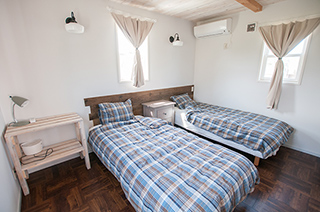 犬と泊まれるコテージの離れの寝室