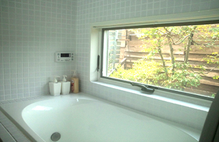 犬と泊まれるコテージのバスルーム